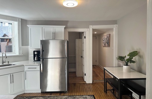 North Center Apartment | 2-bedroom apartment just 2 minutes drive to Wrigley Field