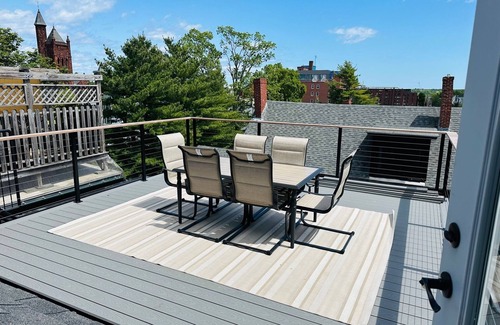 West End Apartment | 2 Bedroom Apartment on Top Floor in Portland's West End