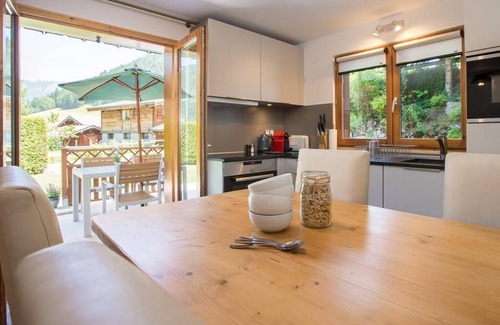 Morzine Apartment | 2-bedroom apartment with outdoor jacuzzi below the ski slopes!