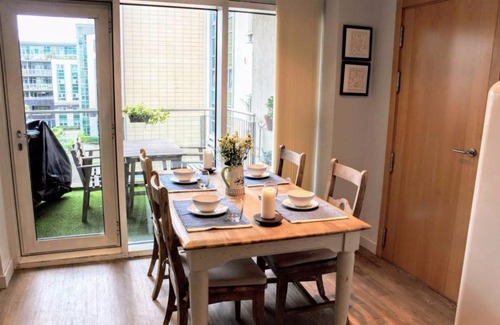 Newhaven Apartment | 2 Bedroom Apartment with Sea View Sleeps 4
