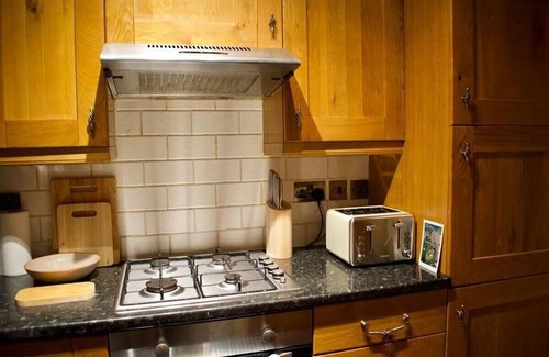 Restalrig Apartment | 2 Bedroom Apartment With Parking In Edinburgh