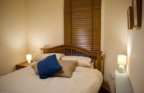 Restalrig Apartment | 2 Bedroom Apartment With Parking In Edinburgh