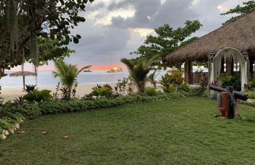 Negril Apartment | 2-bedroom Apt in an Ocean Front Resort in Jamaica - Enjoy 7 miles of White Sand Beach! apts