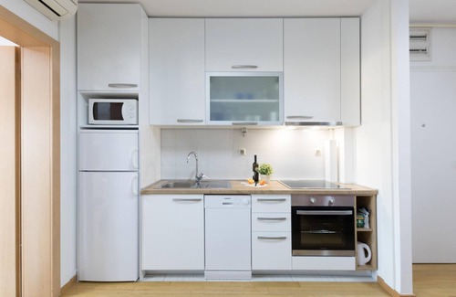 Zagreb Apartment | 2 bedroom Apt. in the Business Zone- FREE PARKING