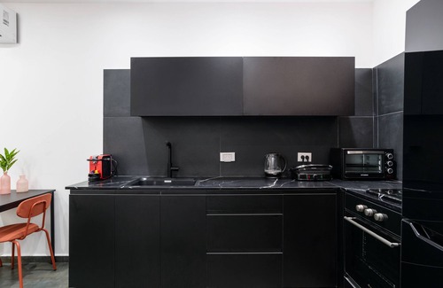 Tel Aviv Apartment | 2 Bedroom Apt next to the beach and dizingov center