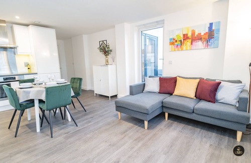 Peninsula Apartment | 2 Bedroom Apt. with Balcony - Greenwich SE10