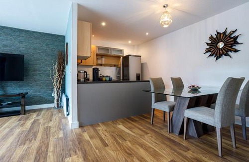Manchester City Centre Apartment | 2 Bedroom Apt, with parking. Northern Quarter