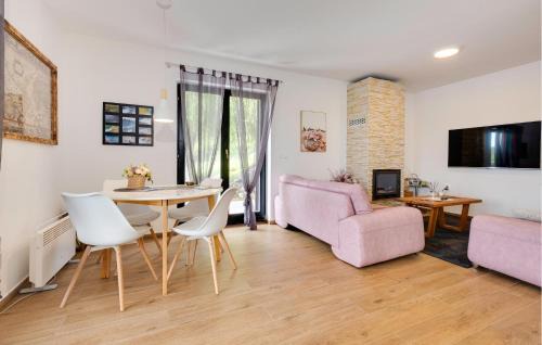 Duga Resa House | 2 Bedroom Awesome Home In Donji Zvecaj