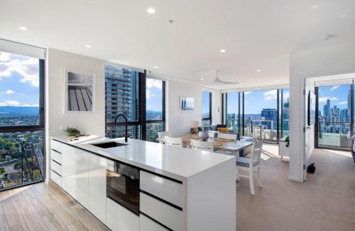 Broadbeach Apartment | 2 Bedroom Broadbeach Stay Walk to Beach