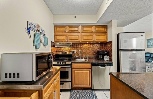 Crescent Beach Condo | 2-bedroom Corner Unit with private balcony | Carolina Reef - 301