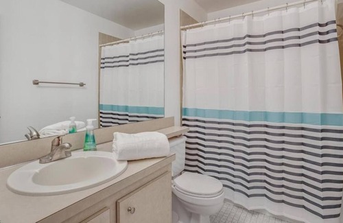 Golden Gate Condo | 2 Bedroom Condo 429526 by Houzlet