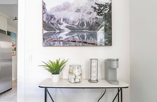 Broadway Condo | 2-bedroom condo in heart of Capitol Hill, Lightrail & Parking