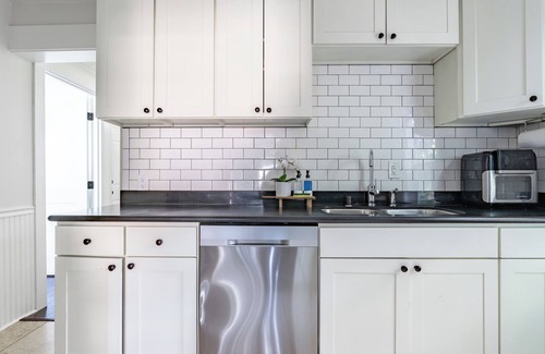 Broadway Condo | 2-bedroom condo in heart of Capitol Hill, Lightrail & Parking