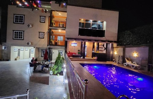 Dansoman Apartment | 2-bedroom corporate apartment in enjoyable Accra with AC, WiFi
