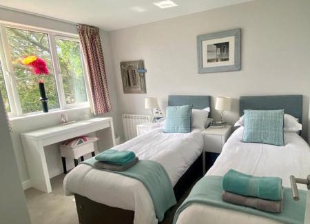 Sennen Apartment | 2 Bedroom cottage sleeps 4 with Hot-tub, & shared Pool use