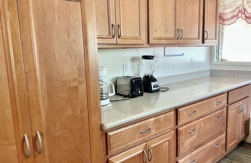 Ewa Cottage | 2-bedroom cottage, steps from the ocean, AC, parking