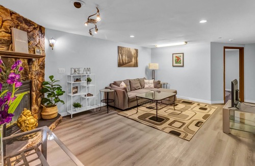 Calgary House | 2 Bedroom Cozy Unit- Basement Lower Level