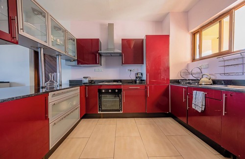 Diani Beach Apartment | 2-bedroom Diani Beach apartment paradise on delightful Diani Beach with WiFi, AC