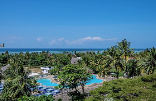 Diani Beach Apartment | 2-bedroom Diani Beach apartment paradise on delightful Diani Beach with WiFi, AC