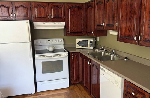 Waterford Valley Apartment | 2 Bedroom Downtown Apartment Midstream Manor Unit 9
