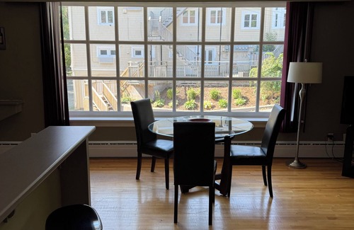 Waterford Valley Apartment | 2 Bedroom Downtown Apartment Midstream Manor Unit 9