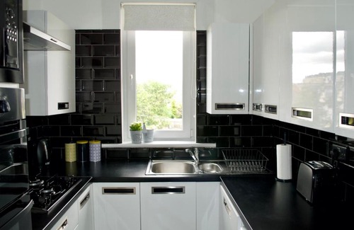 Gorgie Apartment | 2 Bedroom Edinburgh Apartment with Parking