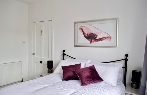 Gorgie Apartment | 2 Bedroom Edinburgh Apartment with Parking