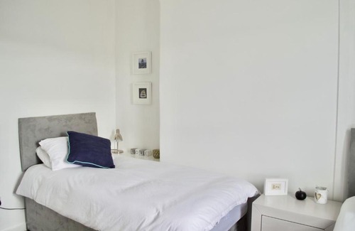 Gorgie Apartment | 2 Bedroom Edinburgh Apartment with Parking