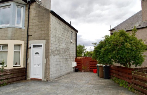 Gorgie Apartment | 2 Bedroom Edinburgh Apartment with Parking