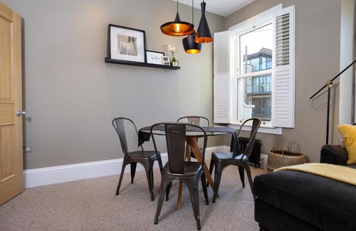 East Putney Apartment | 2 Bedroom Flat in Wandsworth Close to Tube Station