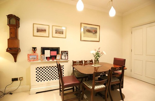 Tachbrook Apartment | 2 Bedroom Flat With Patio Close To Victoria