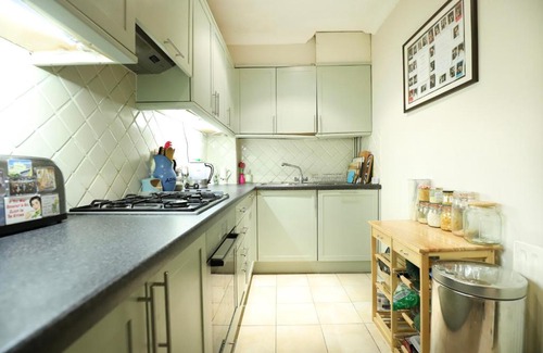 Tachbrook Apartment | 2 Bedroom Flat With Patio Close To Victoria