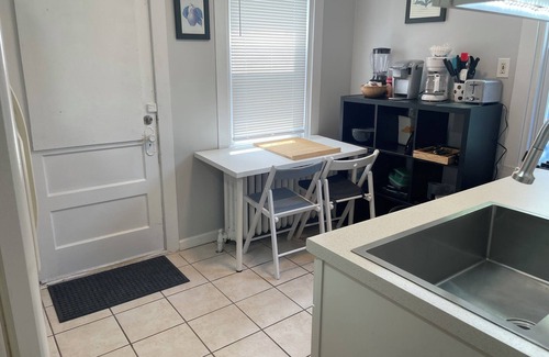 Sharon Hill Apartment | 2 Bedroom Fully Furnished, Pets Welcomed, W/D in unit, private parking,