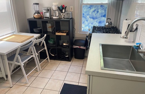 Sharon Hill Apartment | 2 Bedroom Fully Furnished, Pets Welcomed, W/D in unit, private parking,