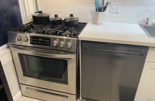 Sharon Hill Apartment | 2 Bedroom Fully Furnished, Pets Welcomed, W/D in unit, private parking,