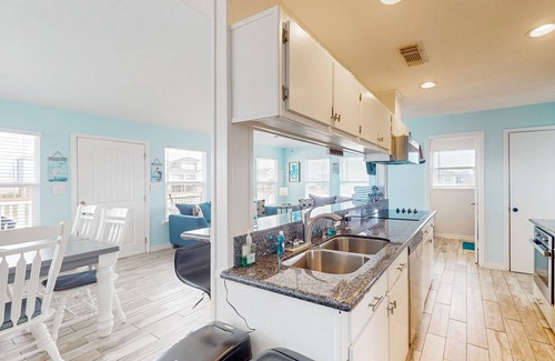 Galveston House | 2-bedroom Galveston home with open floor and outdoor activities