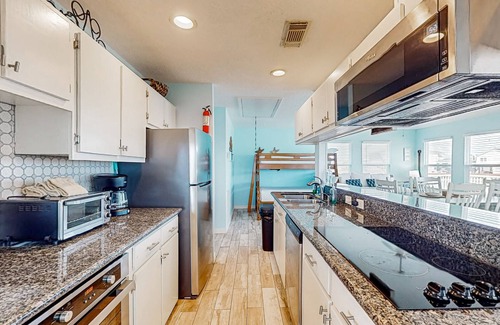 Galveston House | 2-bedroom Galveston home with open floor and outdoor activities