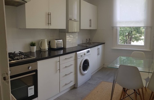 Grove Green Apartment | 2 Bedroom Gorgeous Apartment