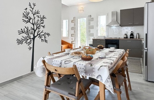 Kokkinon Khorion House | 2 bedroom gorgeous home in Plaka