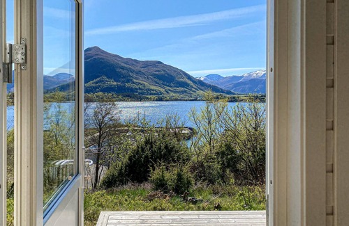 Ulstein Municipality House | 2 bedroom gorgeous home in ørsta