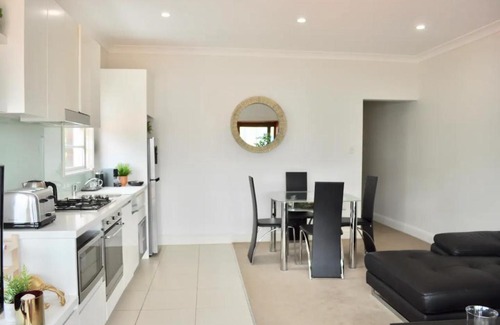 Kirribilli Apartment | 2 Bedroom Home in Kirribilli with a Great View