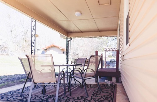 Eminence House | 2 Bedroom Home less than 2 miles to Jacks Fork River