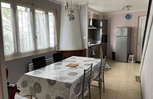 Greoux-les-Bains House | 2-bedroom house - Close to the spa - At the foot of the Château.