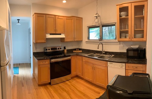 New Smyrna Beach House | 2-Bedroom house with a great yard in down town