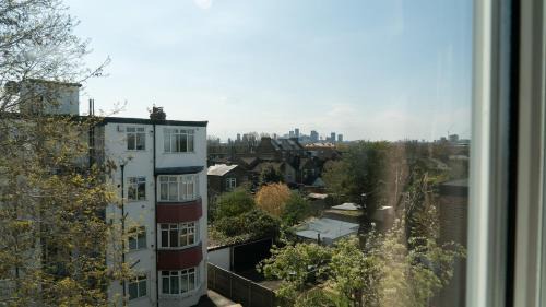 Leyton Apartment | 2 bedroom house , 25 mins to center