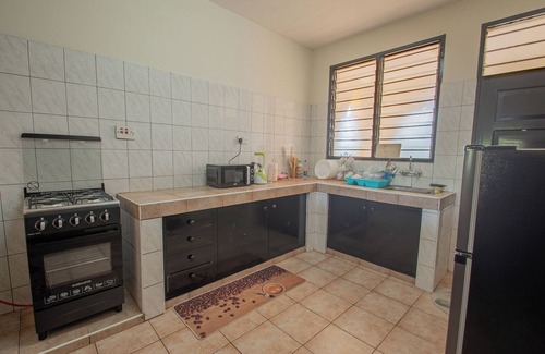 Diani Beach Apartment | 2-bedroom House - 3 Minutes to The Beach -Diani