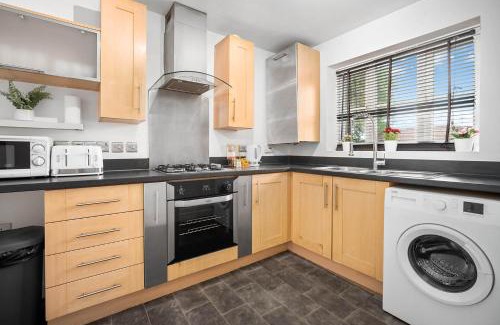 Oldbury House | 2 Bedroom House - Garden & Parking 2GM - Wifi