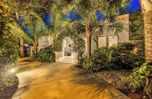 Miami Shores House | 2-bedroom house in beautiful El Portal with huge backyard