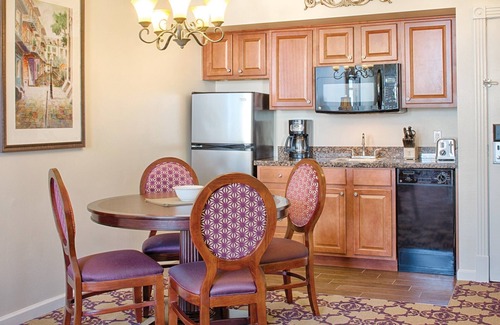French Quarter Resort | 2 Bedroom Lock-Off Suite in Downtown New Orleans for Super Bowl 2025
