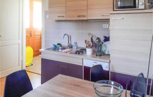 Mali Iz Apartment | 2 Bedroom Lovely Apartment In Mali Iz